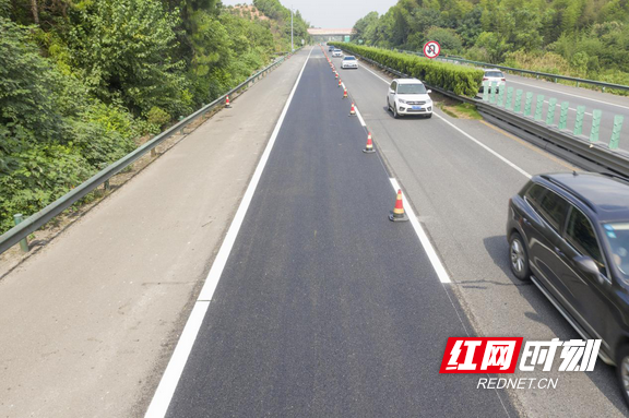湖南省首次!鋼渣成功應(yīng)用于高速公路瀝青路面鋪筑