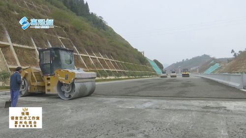 惠清高速公路惠州段進(jìn)入路面瀝青鋪設(shè)