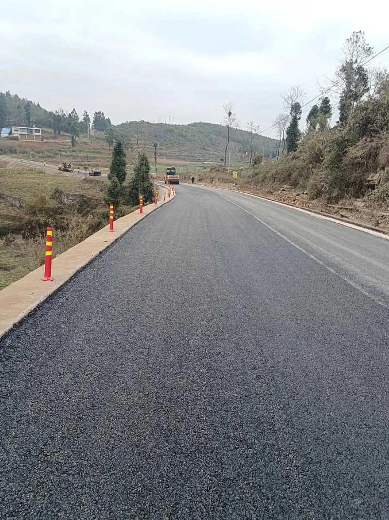 貴州旭輝科技建設安龍縣海子至灑雨公路改擴建工程,道路瀝青路面 - 抖