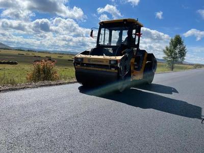 烏奴耳至塔爾氣段公路路面改造工程有序推進 已完成計劃投資80%